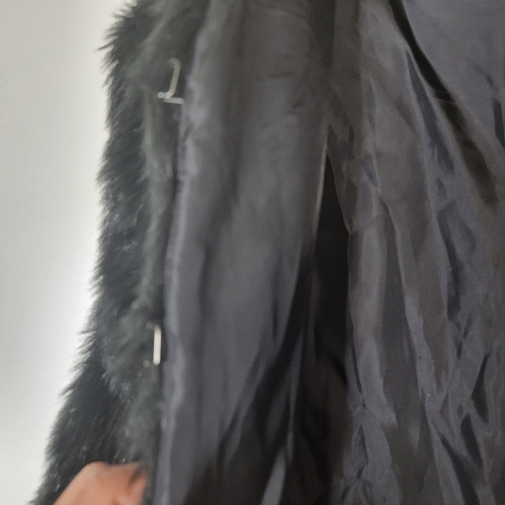 LOVE Tree Faux Fur Cozy Black Vest Women's Soft size Midium - Picture 7 of 11